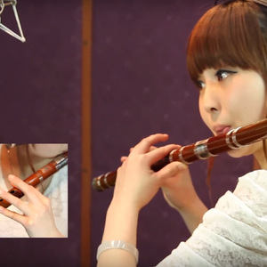 老挝裸休美女撒尿露脸视频
